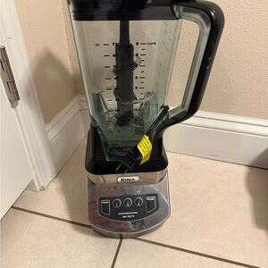 Ninja Blender with Black and Silver Finish